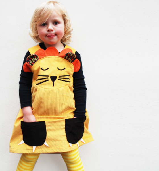 Sleepy lion pinafore dress up